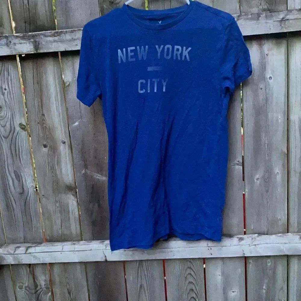 American Eagle Outfitters New York tee sz. XS